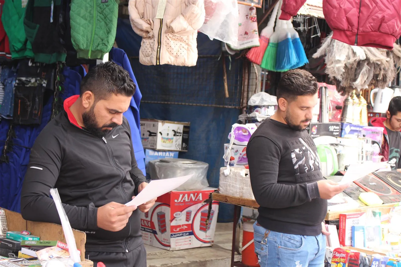طفل نازح من حلب: لا تشتروا البضائع التركية كي لا نُقتل