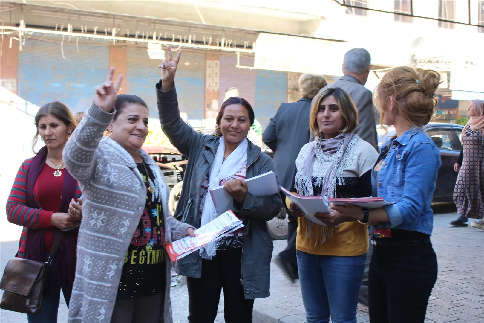 طفل نازح من حلب: لا تشتروا البضائع التركية كي لا نُقتل