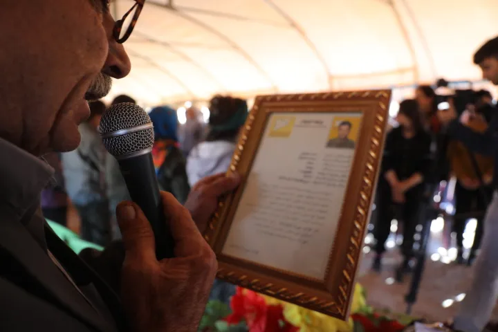 المئات يقدمون العزاء لذوي الشهيد أسد في عامودا