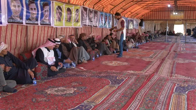 أهالي الطبقة يختتمون اعتصامهم بالتأكيد على استمرار المقاومة ضد المحتلين