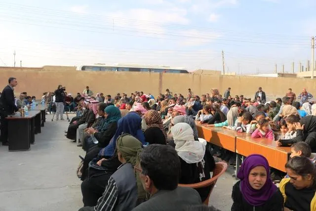 الإدارة الذاتية تنهي اجتماعاتها الجماهيرية مع أهالي الرقة بالتأكيد على أهمية التكاتف لمواجهة التحديات