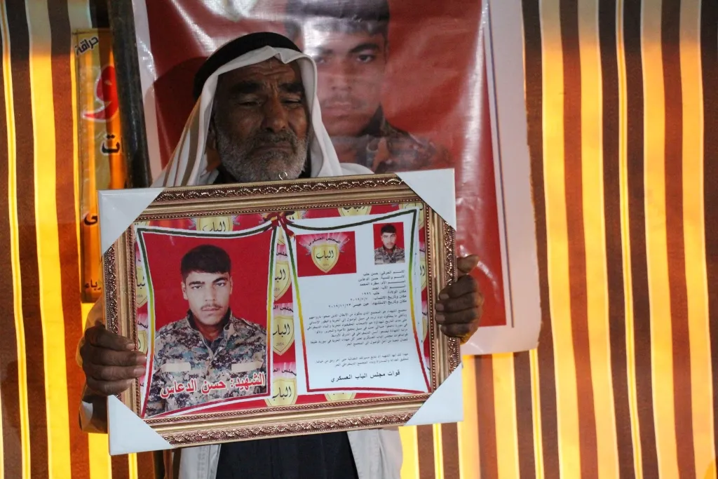 أهالي منبج والباب يقدمون واجب العزاء لذوي الشهيد حسن الدعاس