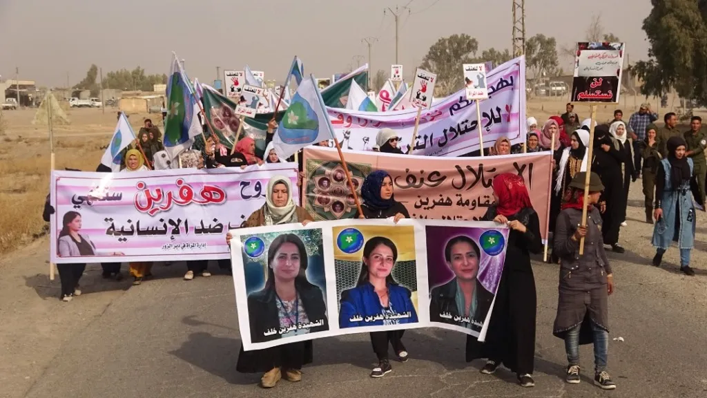 نساء الطبقة والرقة ودير الزور يحيين اليوم العالمي لمناهضة العنف ضد المرأة