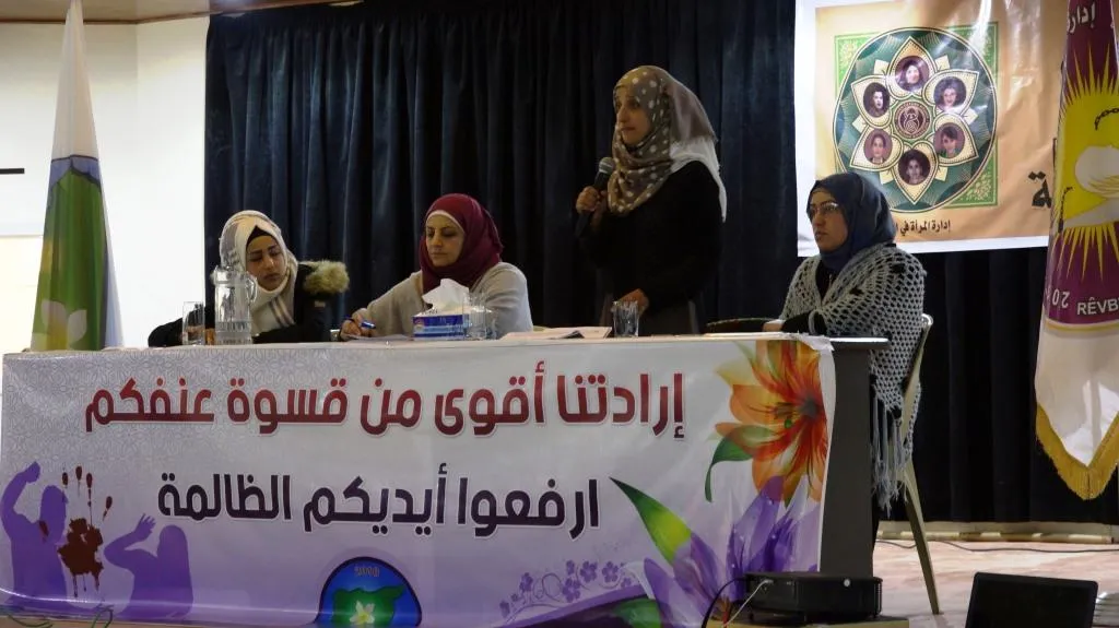 ندوات حوارية في الطبقة وكوباني في إطار مناهضة العنف ضد المرأة