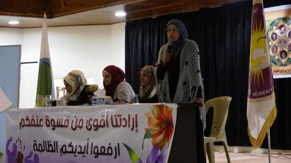 ندوات حوارية في الطبقة وكوباني في إطار مناهضة العنف ضد المرأة
