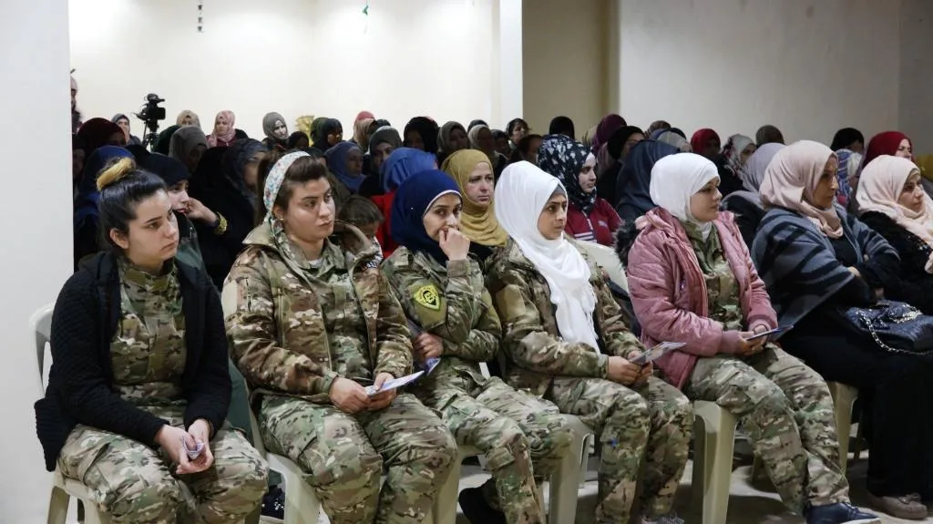 ندوات حوارية في الطبقة وكوباني في إطار مناهضة العنف ضد المرأة
