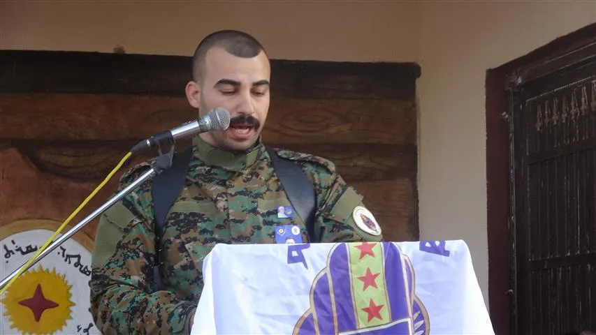  المئات من أهالي الحسكة يشيعون جثمان الشهيد أثرو إلى مثواه الأخير