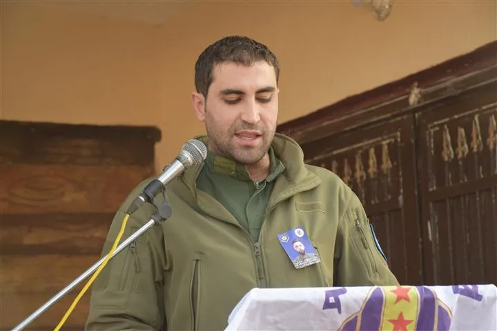  المئات من أهالي الحسكة يشيعون جثمان الشهيد أثرو إلى مثواه الأخير