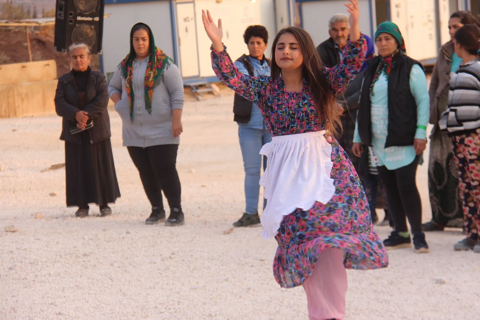 عروض مسرحية وراقصة في مخيم المقاومة في إطار اليوم العالمي لمناهضة العنف ضد المرأة