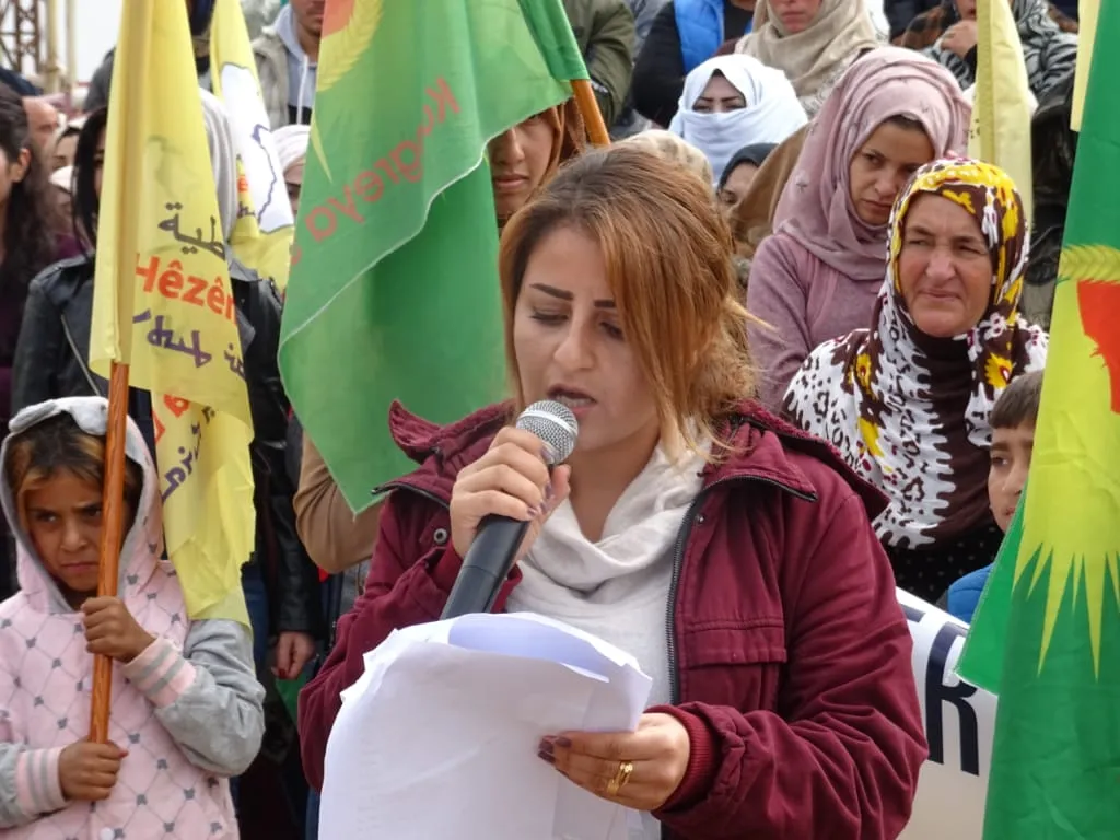 متظاهرون: عثماني برا روج آفا حرة