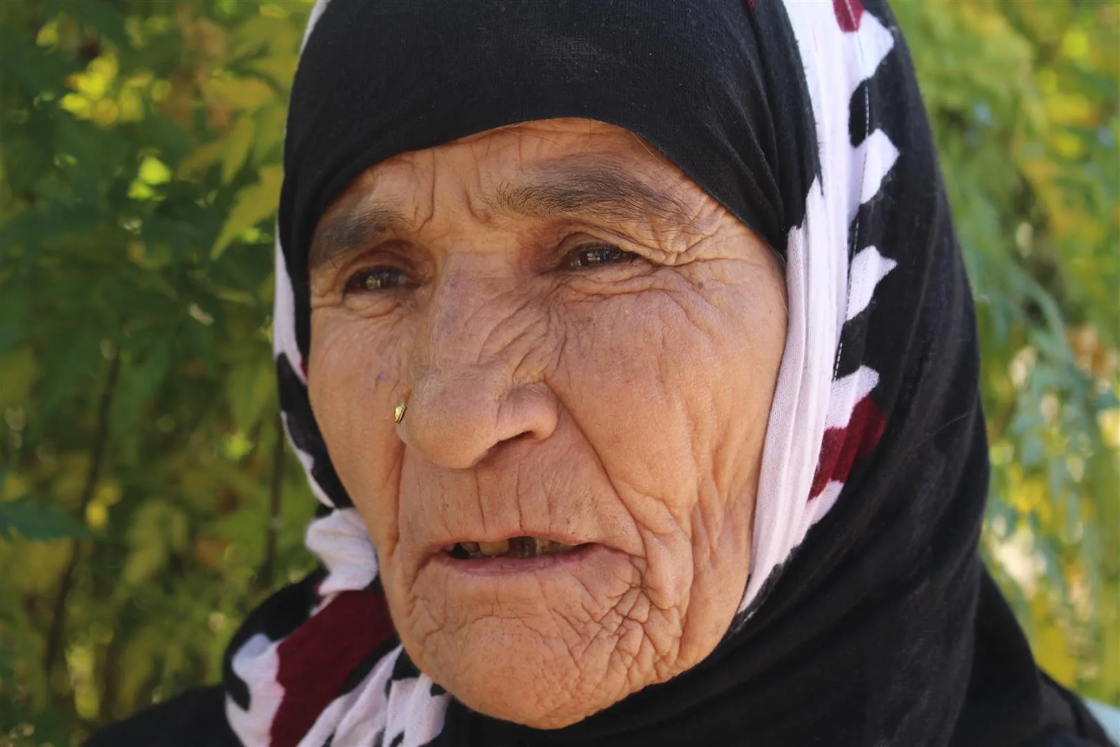 'هاجمونا وهدموا الدنيا فوق رؤوسنا وهجرونا من منازلنا'