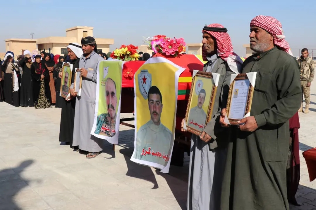 أهالي الشدادي يودعون جثمان شهيدين
