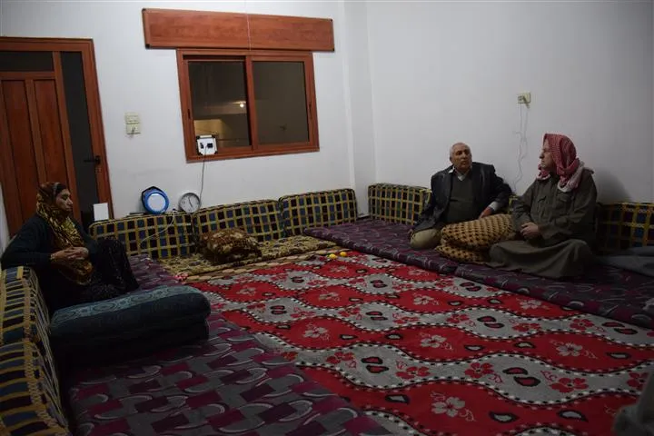 قرروا تأجيل زواج ابنهم ومنحوا منزله لنازحي سري كانيه