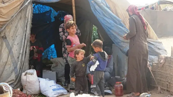 معاناة في مخيمات  ريف دير الزور التي يصل عدد قاطنيها إلى أكثر من 2500 نازح