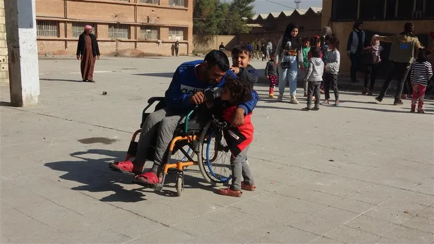 ​​​​​​​مصطفى بكر إعاقته الجسدية وآلام نزوحه