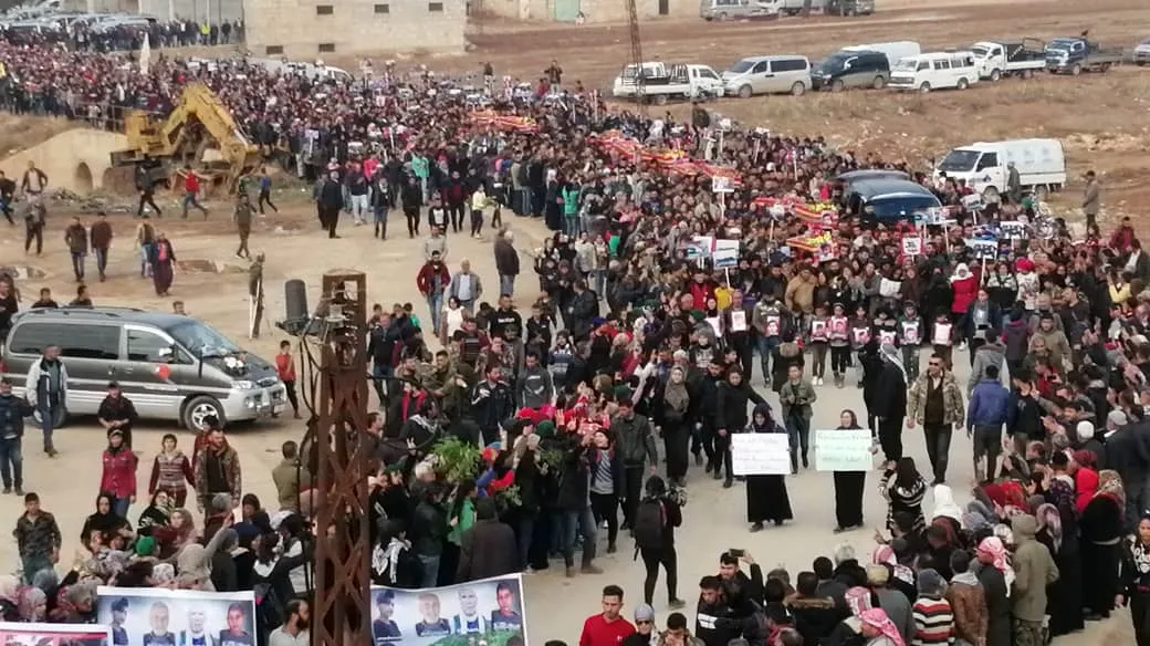 الآلاف يشيعون شهداء مجزرة تل رفعت