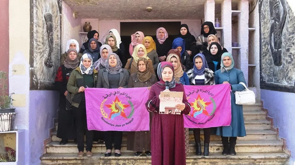 ​​​​​​​إدارة المرأة بالرقة تُدين إغلاق دار الشعب بحي زور آفا
