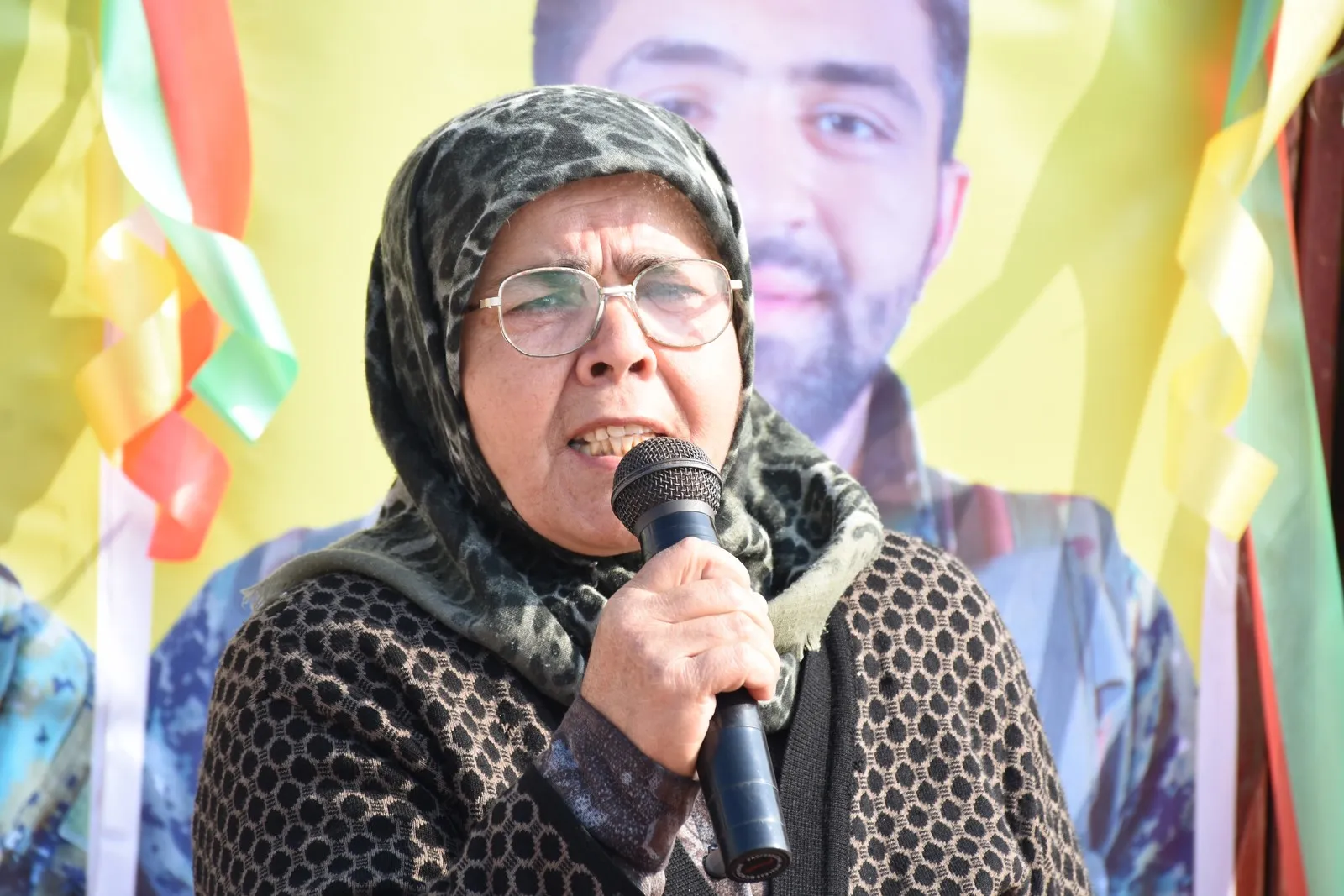 المئات يقدمون واجب العزاء لذوي شهيدين من مقاومة العصر