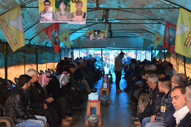 ​​​​​​​أهالي قامشلو يقدمون واجب العزاء لذوي شهداء مقاومة الكرامة