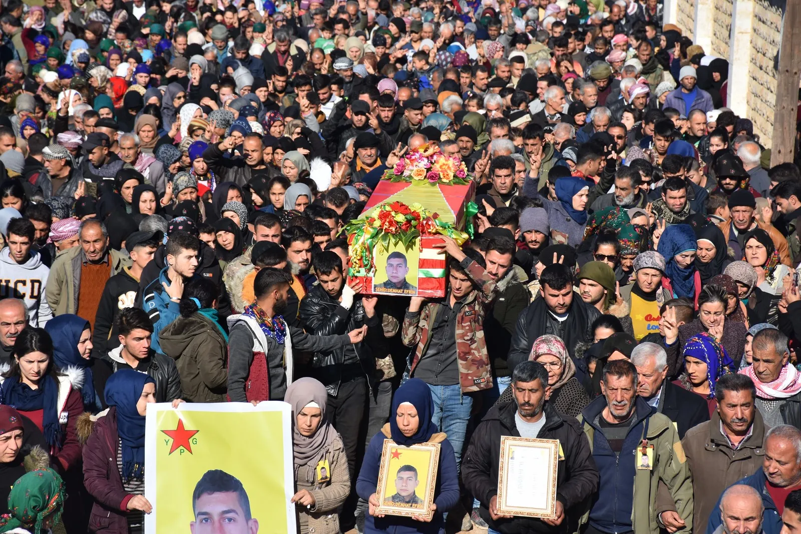​​​​​​​أهالي عفرين والشهباء يُودعون شهيد المرحلة الثانية من مقاومة العصر
