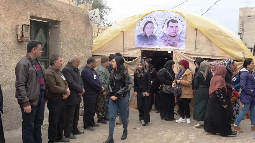 ​​​​​​​تقديم واجب العزاء لذوي الشهداء في كوباني والطبقة