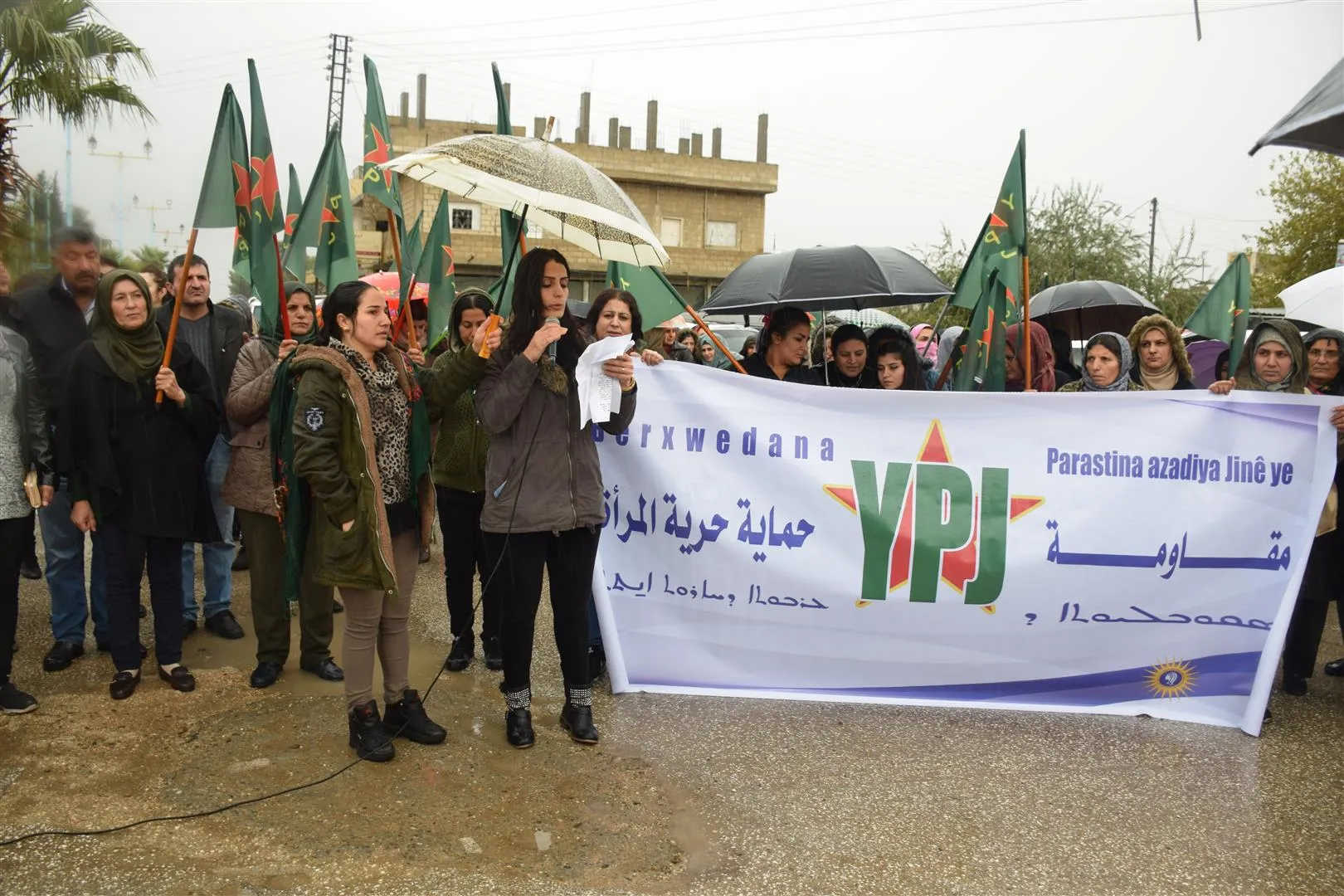 شمال وشرق سوريا تتظاهر دعماً لـ YPJ