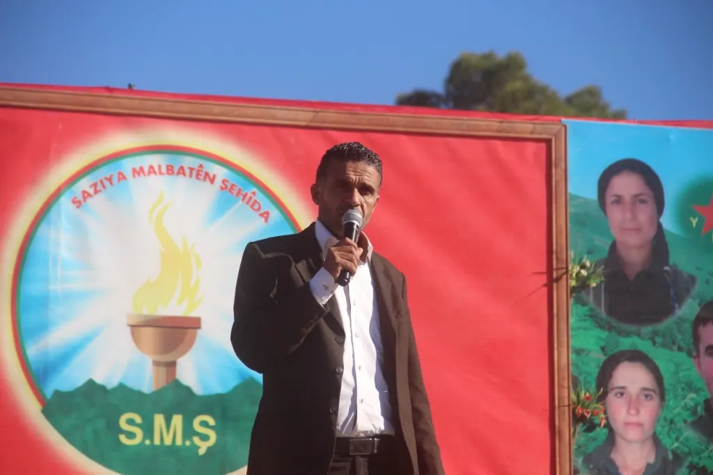 ​​​​​​​المئات من عوائل الشهداء يتظاهرون رفضاً للاحتلال التركي