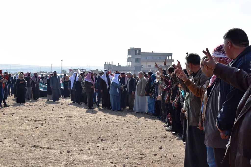 ​​​​​​​أبناء دير الزور في عين عيسى: نحن مع قيادتنا السياسية والعسكرية