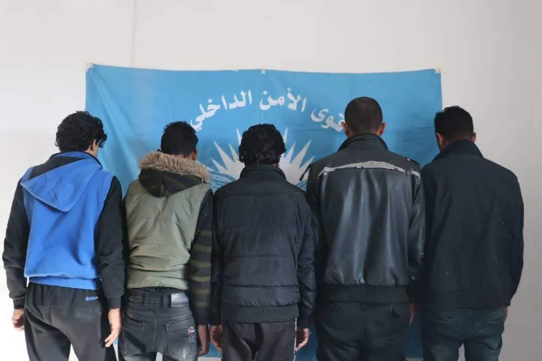 ​​​​​​​قوى الأمن الداخلي تلقي القبض على سارقي الدرجات النارية