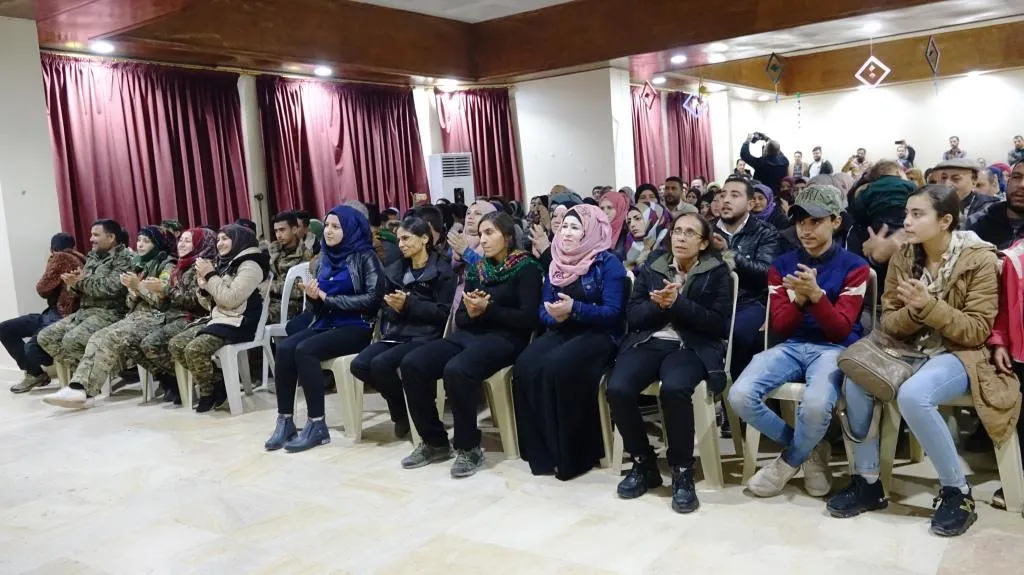 فرقة وتر تتغنى بالشهداء واتحاد سائقي الرقة يطالبون بخروج المحتل