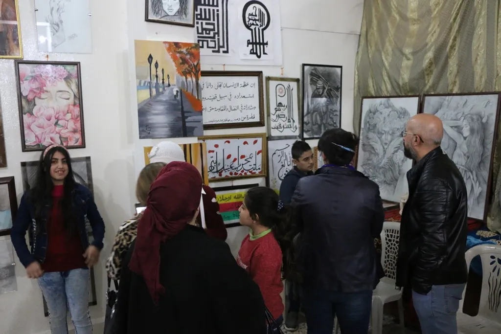 ​​​​​​​حركة المجتمع الديمقراطي تكرم طلبة مشاركين في معرض للفنون التشكيلية
