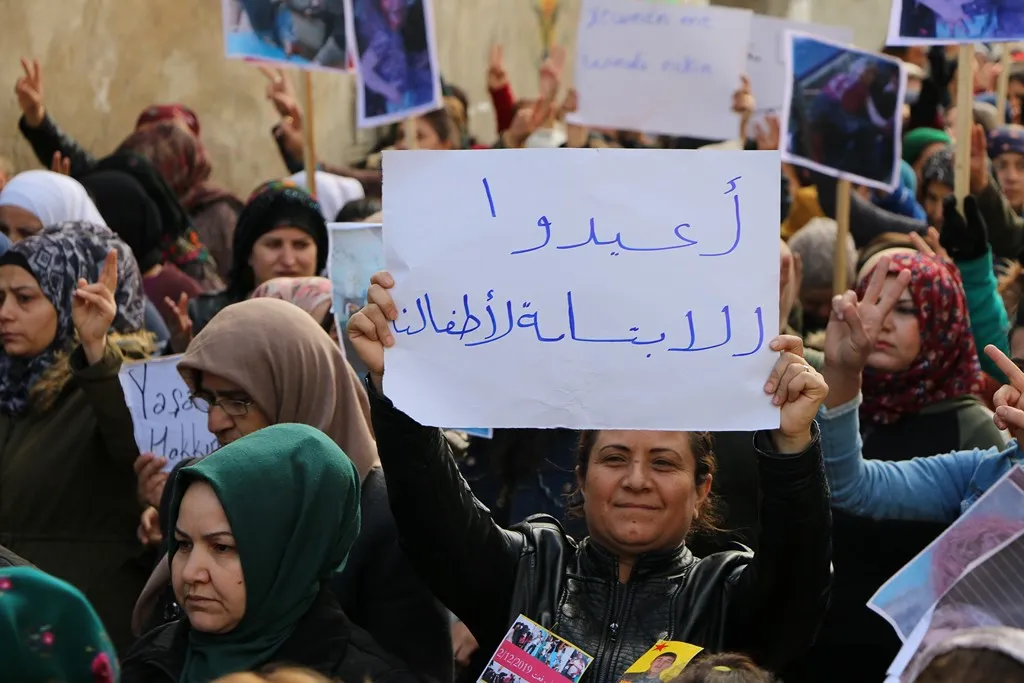أهالي حلب هتفوا ضد مجازر الاحتلال التركي ومرتزقته