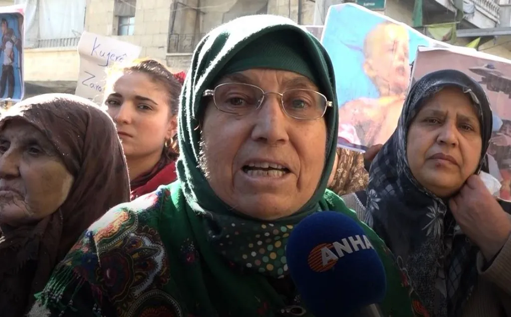 متظاهرات: لن يستطيع قاتل الأطفال إمحاء وجودنا وكل من يصمت عن مجازره شريك له