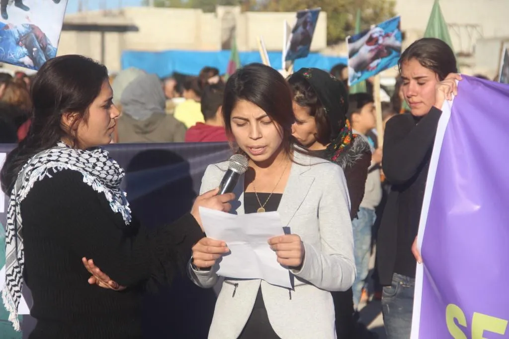 المرأة الشابة تستنكر مجزرة تل رفعت