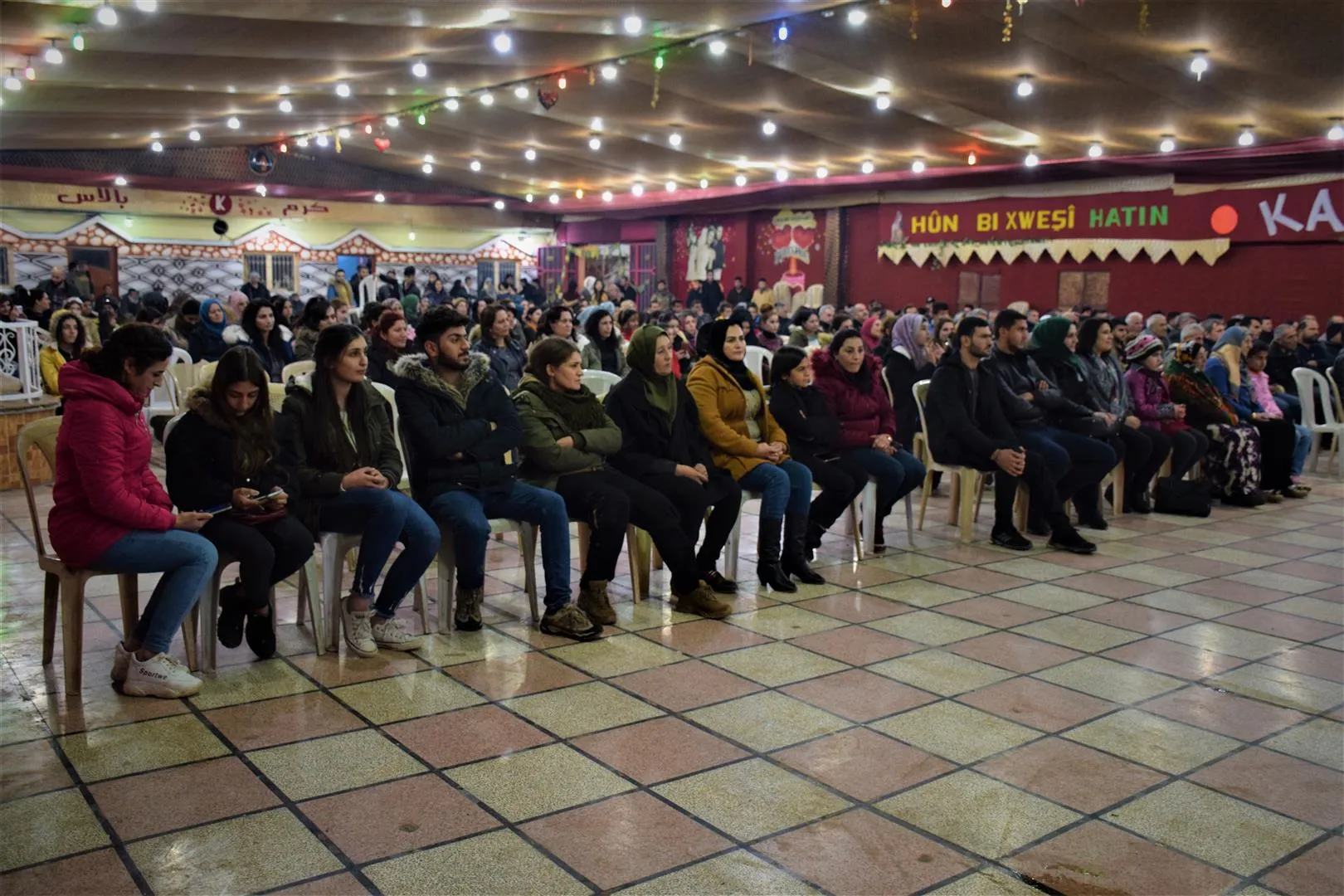 ​​​​​​​بأغانيهم يقدّمون الدّعم للمهجّرين ويجسّدون روحَ المقاومةِ والنّضال