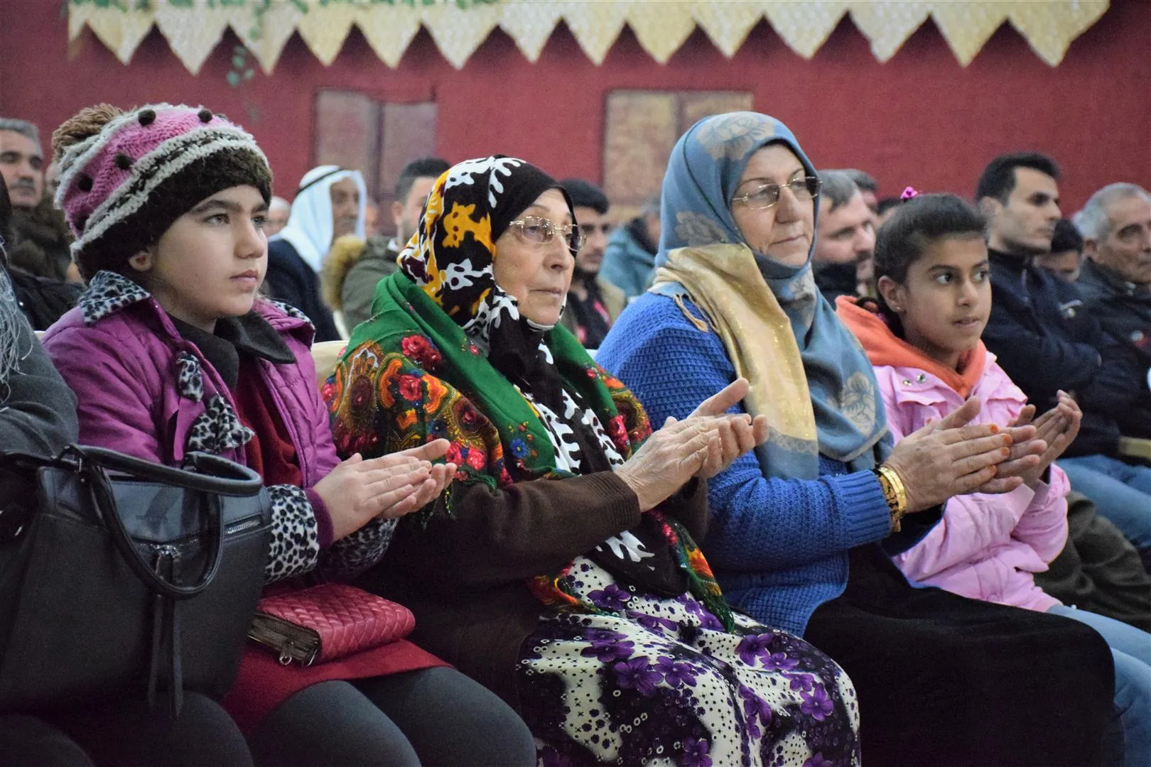 ​​​​​​​بأغانيهم يقدّمون الدّعم للمهجّرين ويجسّدون روحَ المقاومةِ والنّضال