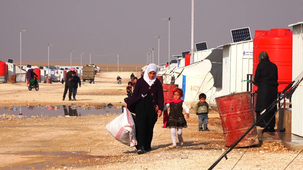 إدارة مخيم المحمودلي تدق ناقوس الخطر وتحذر من نفاذ المواد الإغاثية