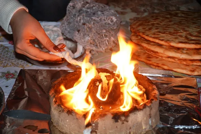 ​​​​​​​ باتزمي ميراث تقليدي تحيه المرأة الايزيدية بالأطعمة و إيقاد الـÇIRA