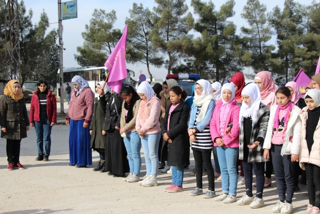​​​​​​​تظاهرة لشابات منبج تنديداً بالهجمات التركية