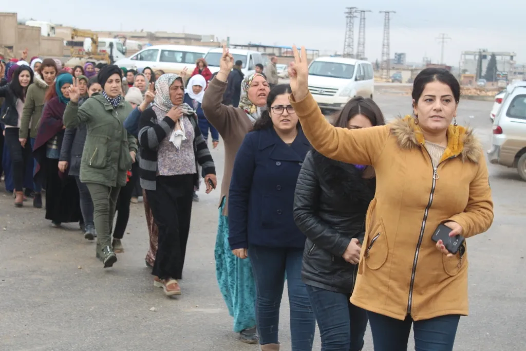 ​​​​​​​أهالي كوباني يقدّمون واجب العزاء لذوي الشهيدين باور ورشيد