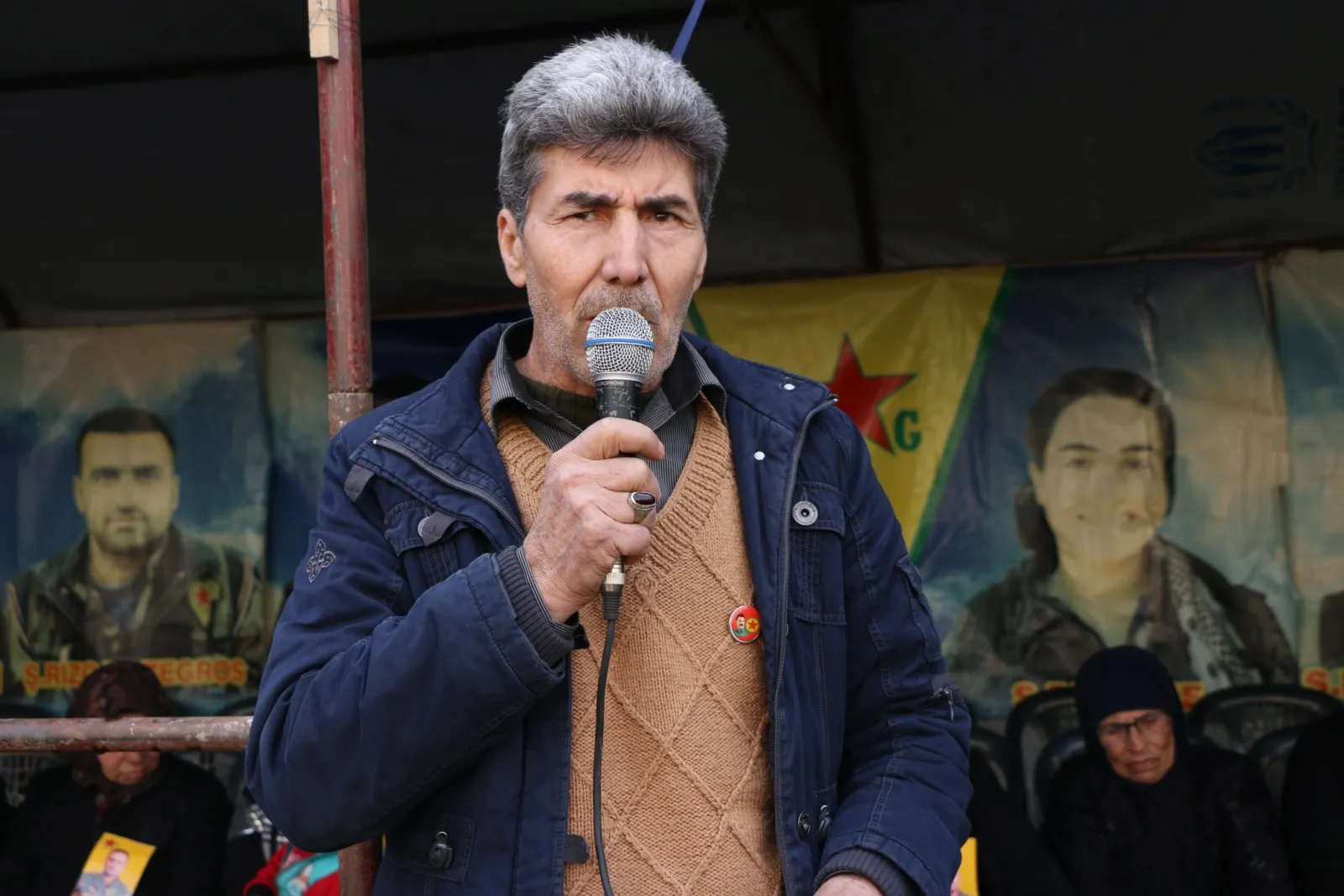 ​​​​​​​أهالي حلب يقدمون واجب العزاء لذوي الشهيد شيركو