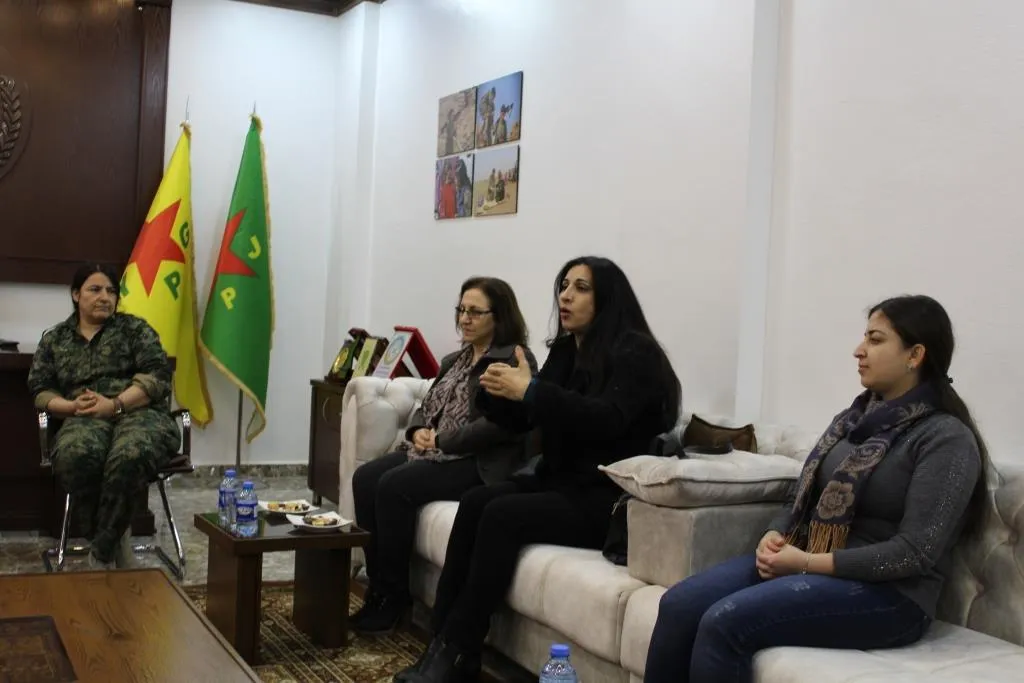 ​​​​​​​ منسقية مجلس المرأة في شمال وشرق سوريا تزور مركز العلاقات العامة لـYPJ