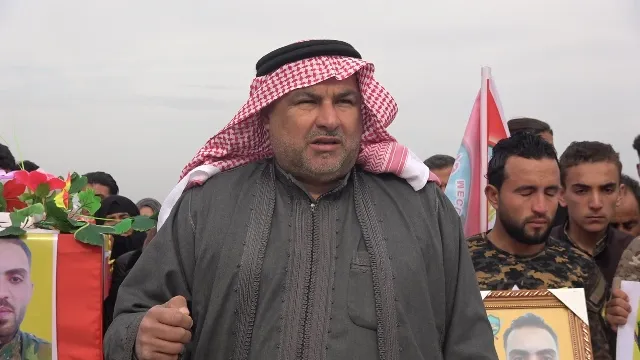 أهالي الطبقة يشيعون جثمان الشهيد محمد سلامة الى مثواه الأخير
