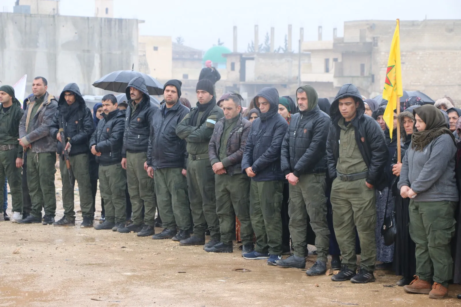 أهالي حلب يودعون الشهيد محمد حسين إلى مثواه الأخير