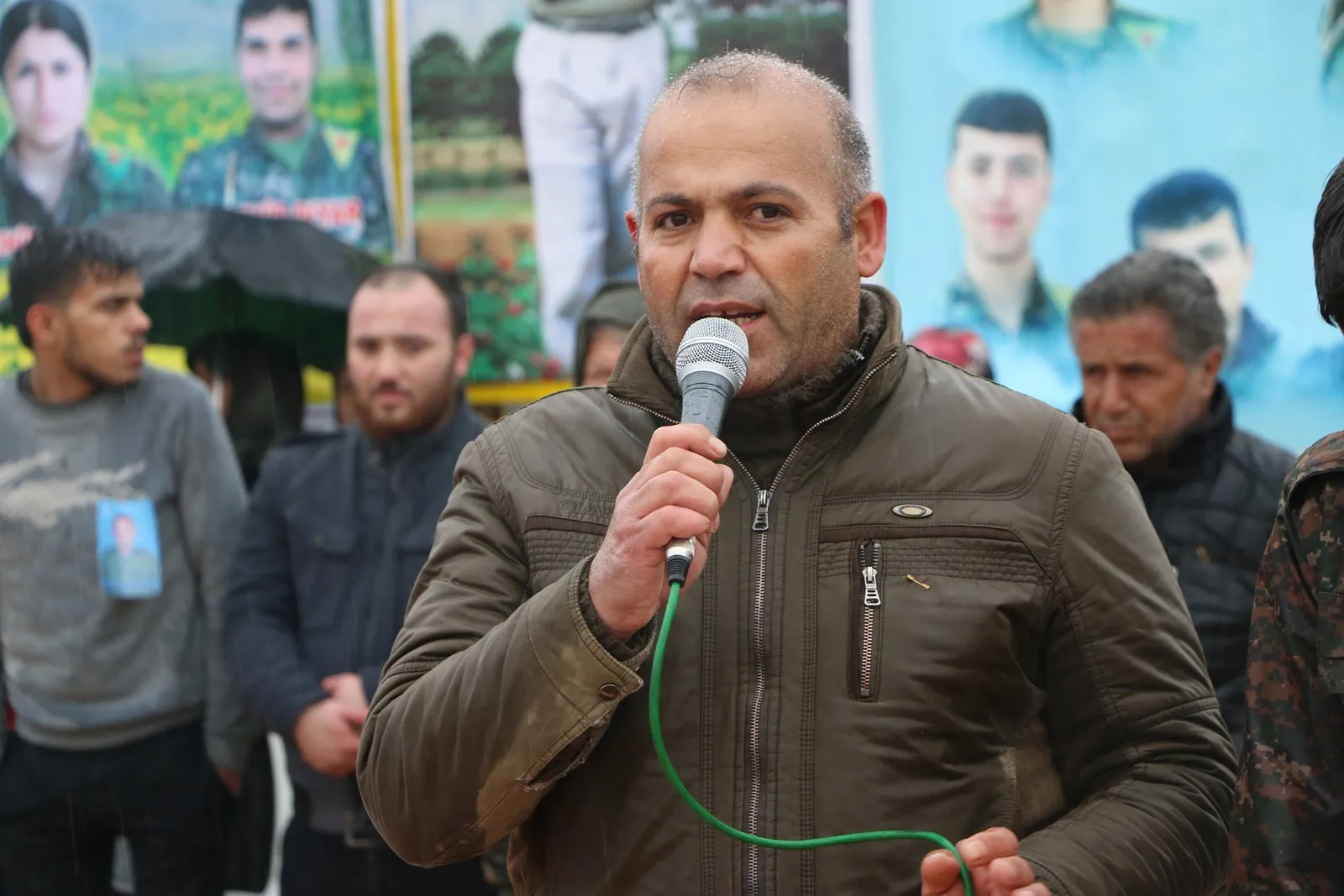 أهالي حلب يودعون الشهيد محمد حسين إلى مثواه الأخير