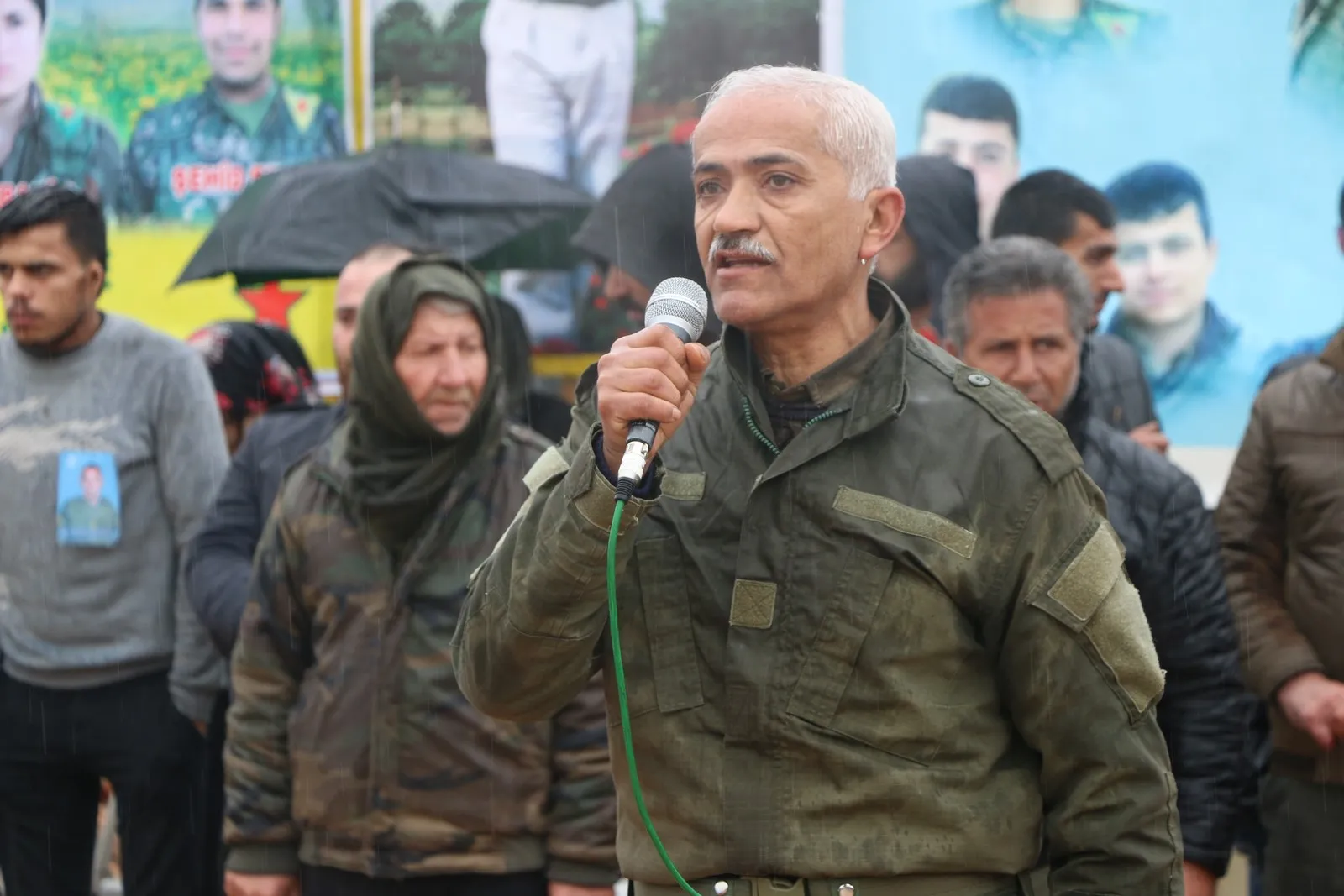 أهالي حلب يودعون الشهيد محمد حسين إلى مثواه الأخير