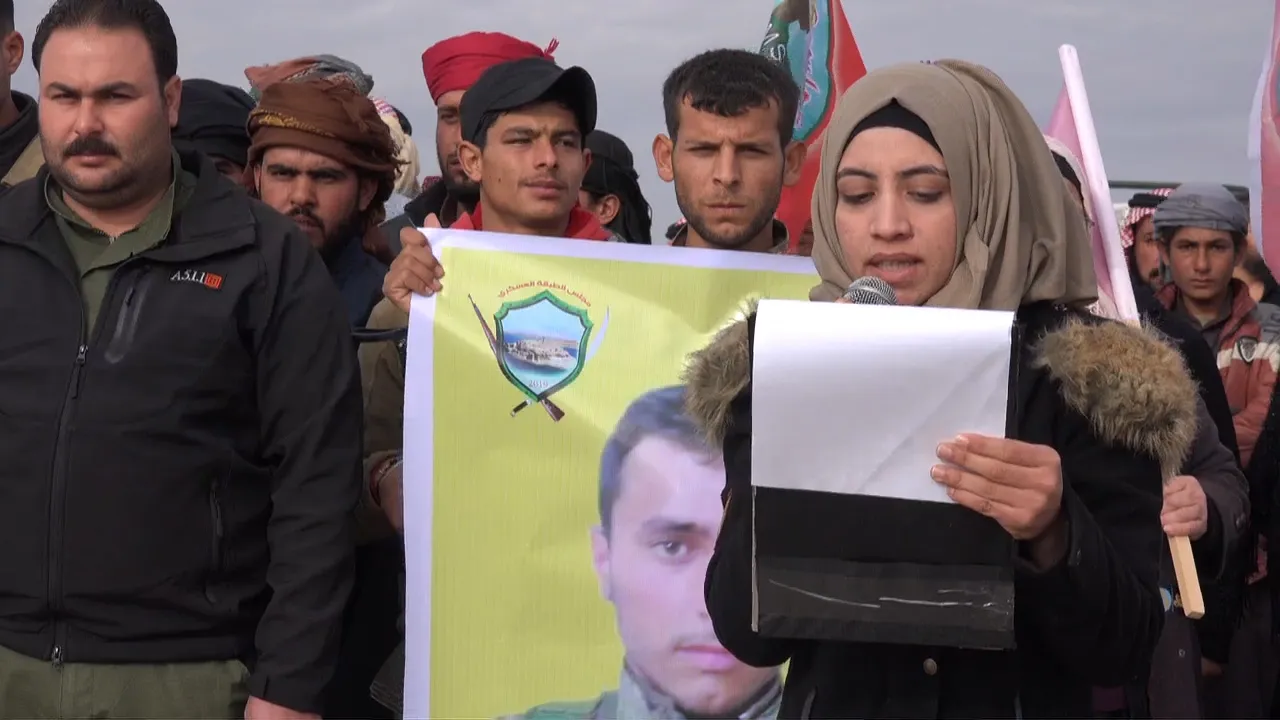 ​​​​​​​أهالي الطبقة يشيعون مقاتلين استشهدا خلال مقاومة الكرامة