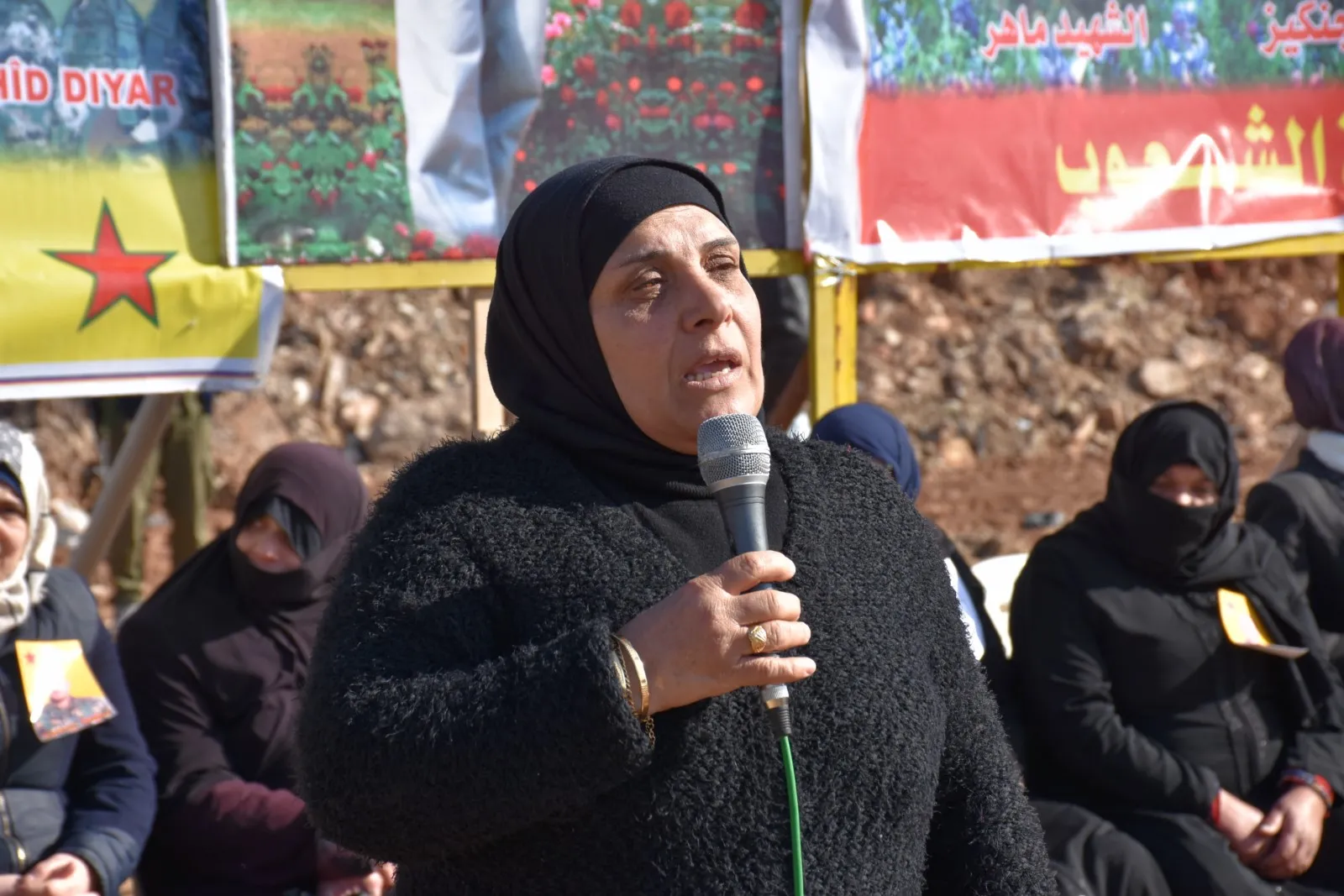 ​​​​​​​أهالي حلب يشيعون جثمان المقاتل شيركو إلى مثواه الأخير