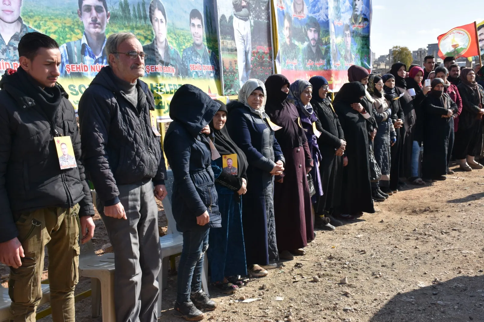 ​​​​​​​أهالي حلب يشيعون جثمان المقاتل شيركو إلى مثواه الأخير