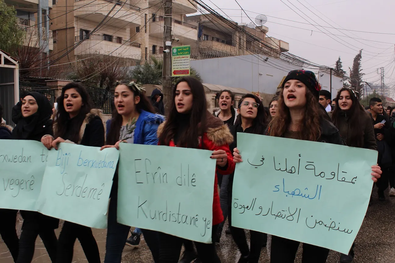 طلبة عفرين يحتجون أمام مفوضية الأمم المتحدة وينددون بالاحتلال على عفرين 